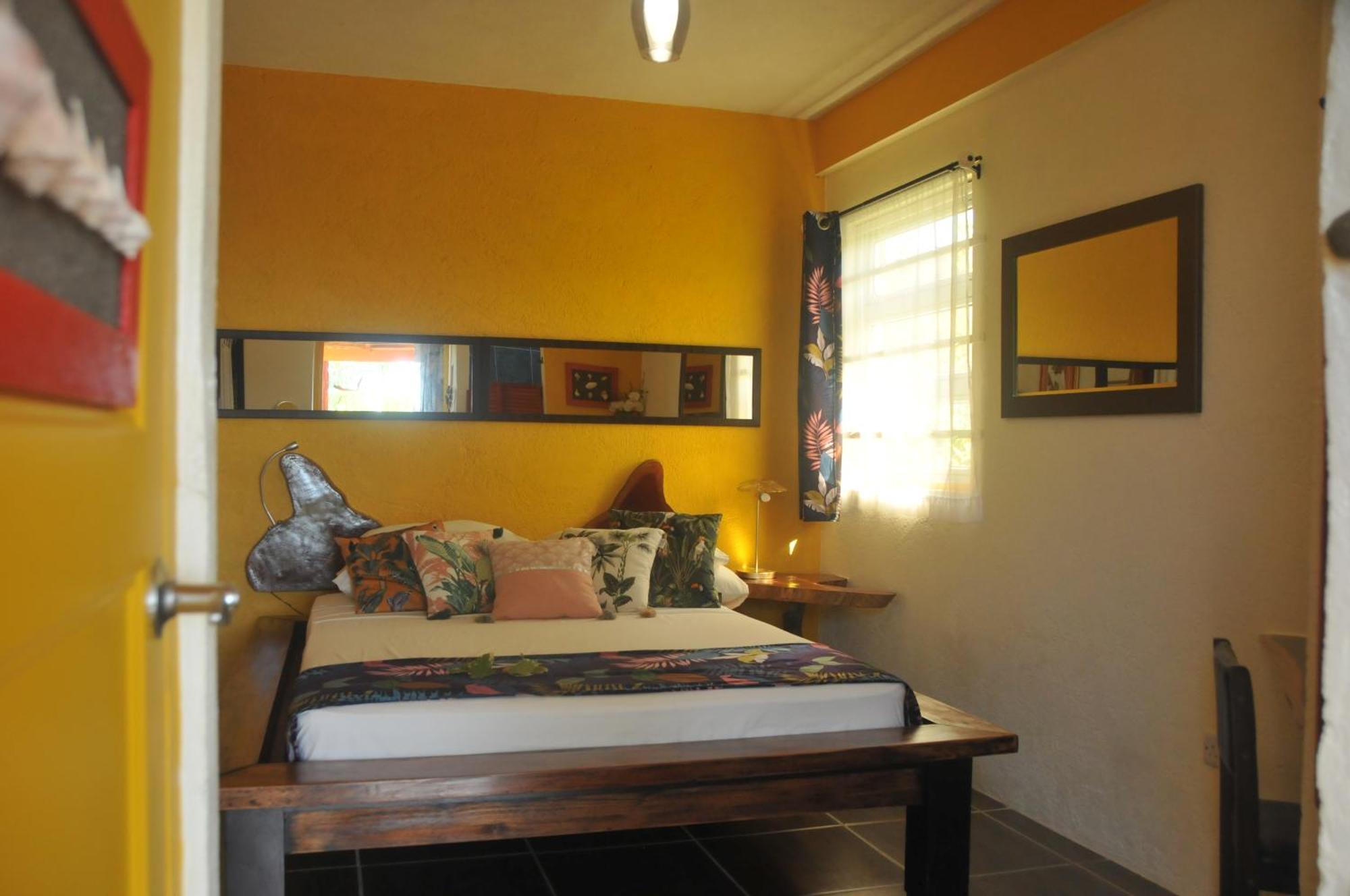 Mango Island Lodges Saint Joseph Buitenkant foto