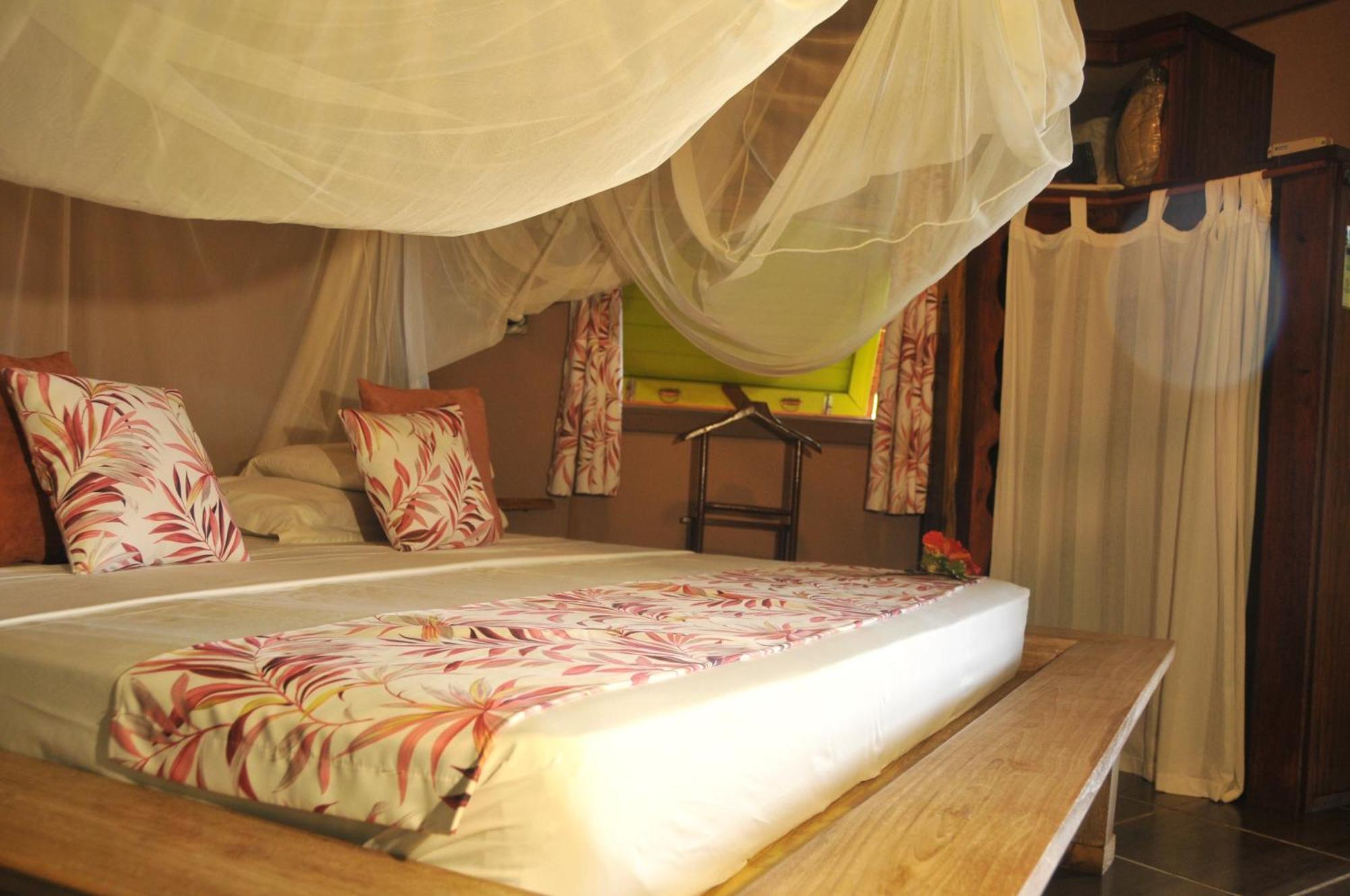 Mango Island Lodges Saint Joseph Buitenkant foto